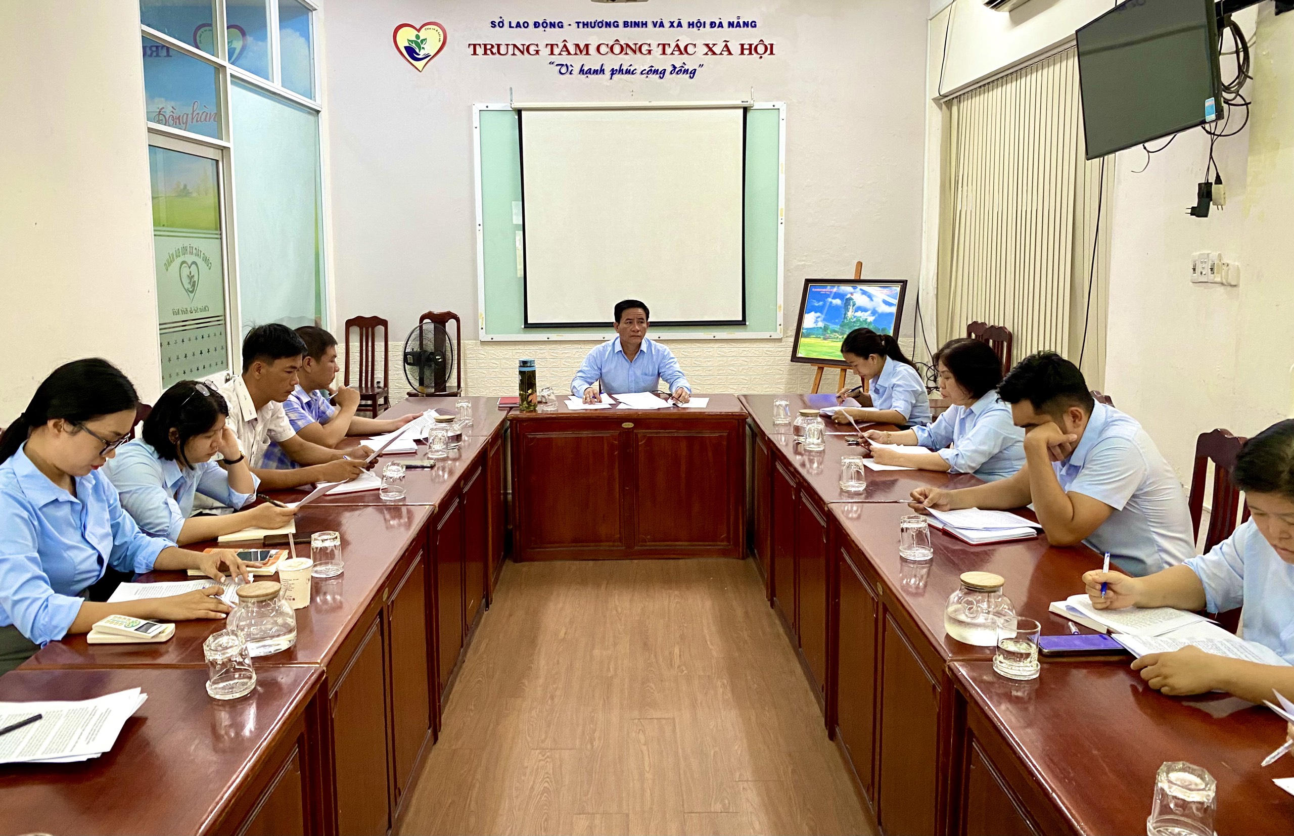 Giải pháp nâng cao tinh thần tự giác, gương mẫu, trách nhiệm của đảng viên, viên chức, người lao động trong thực hiện nhiệm vụ được giao tại Trung tâm Công tác xã hội TP Đà Nẵng