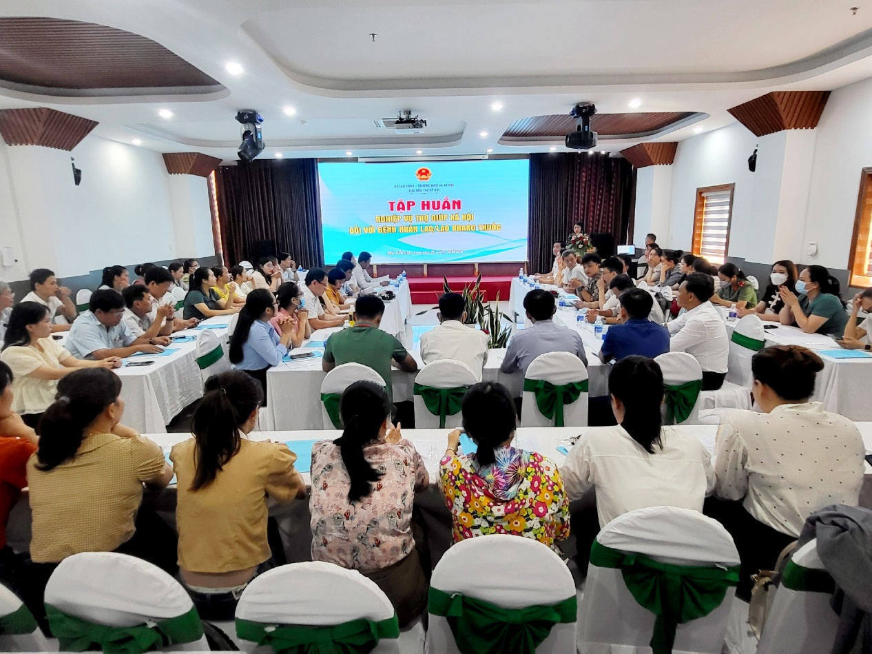 Tập huấn Nghiệp vụ trợ giúp xã hội đối với bệnh nhân lao phổi/lao kháng thuốc