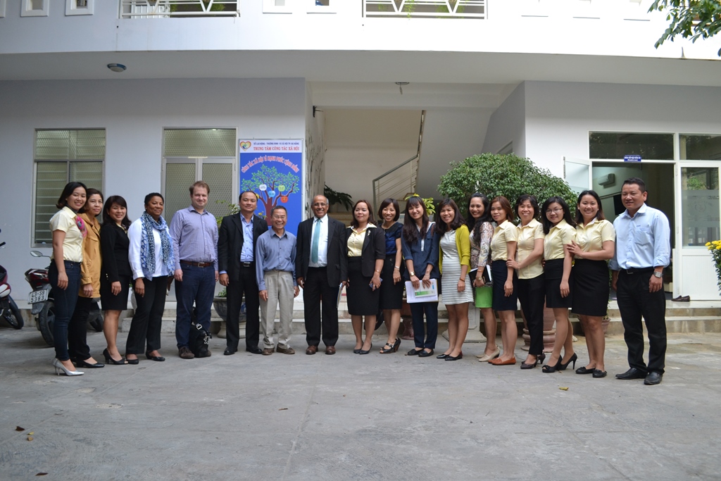 Trưởng đoàn đại diện UNICEF Việt Nam đến thăm và làm việc tại Trung tâm