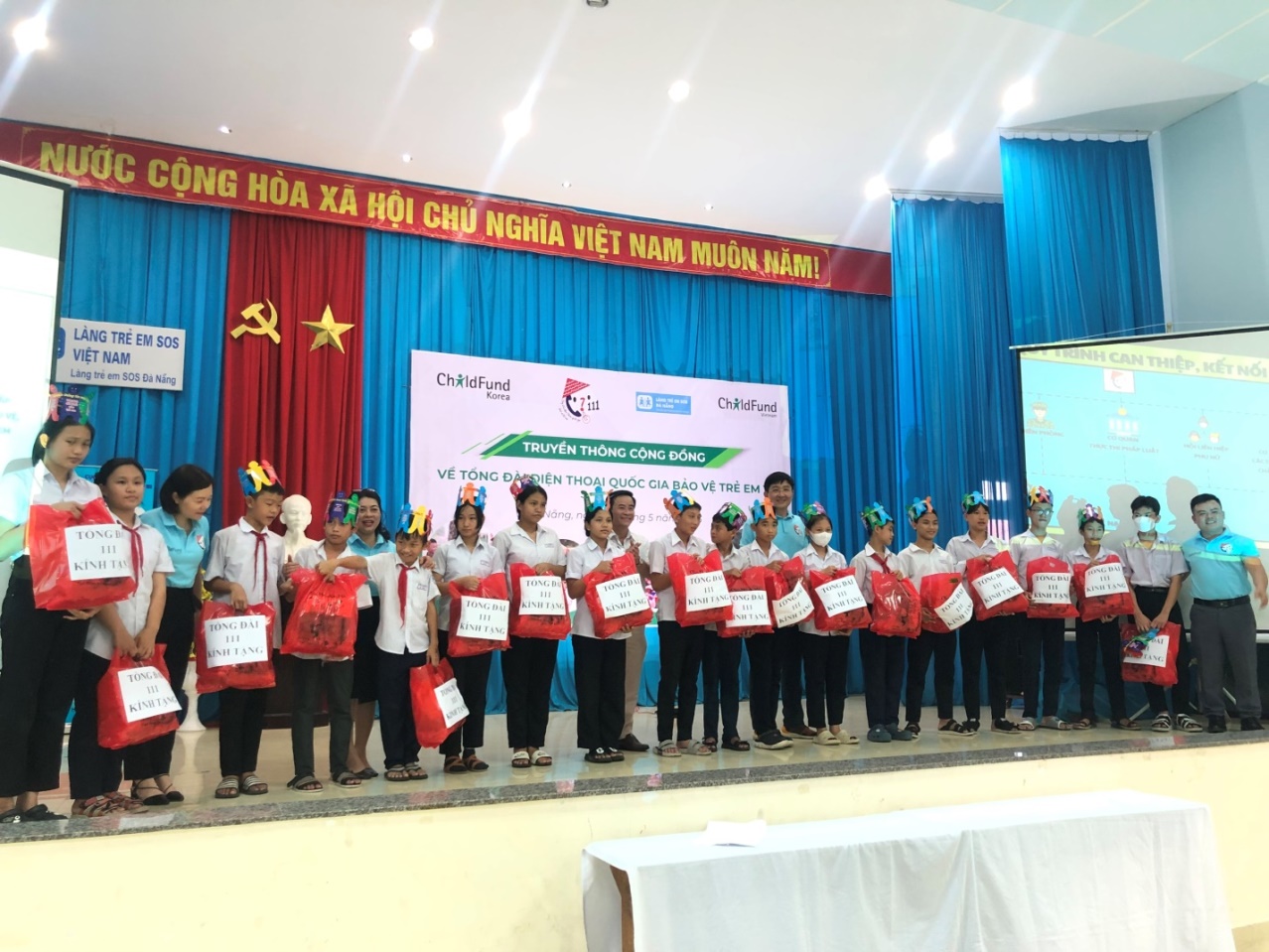 Truyền thông cộng đồng về Tổng đài điện thoại quốc gia bảo vệ trẻ em 111 tại Làng trẻ em SOS Đà Nẵng