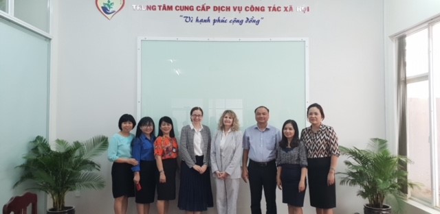 Đón tiếp Đoàn Đại sứ quán Hoa Kỳ đến thăm Trung tâm Cung cấp dịch vụ công tác xã hội