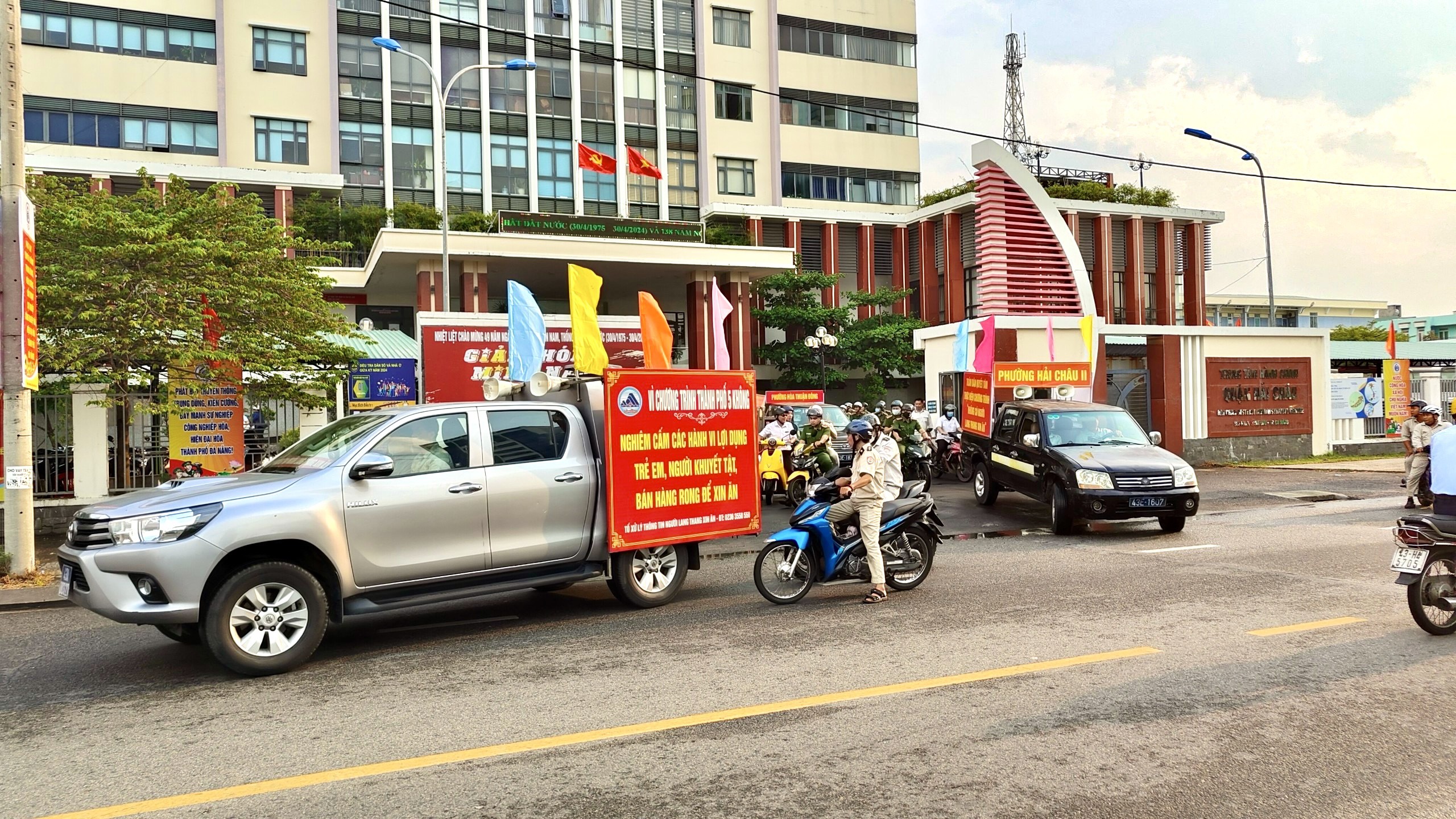 Đà Nẵng đồng loạt ra quân tuyên truyền, kiểm tra, xử lý tình trạng  lang thang, xin ăn trên địa bàn thành phố phục vụ các ngày lễ: Ngày Giải phóng miền Nam, thống nhất đất nước 30/4 và Quốc tế lao động 01/5 