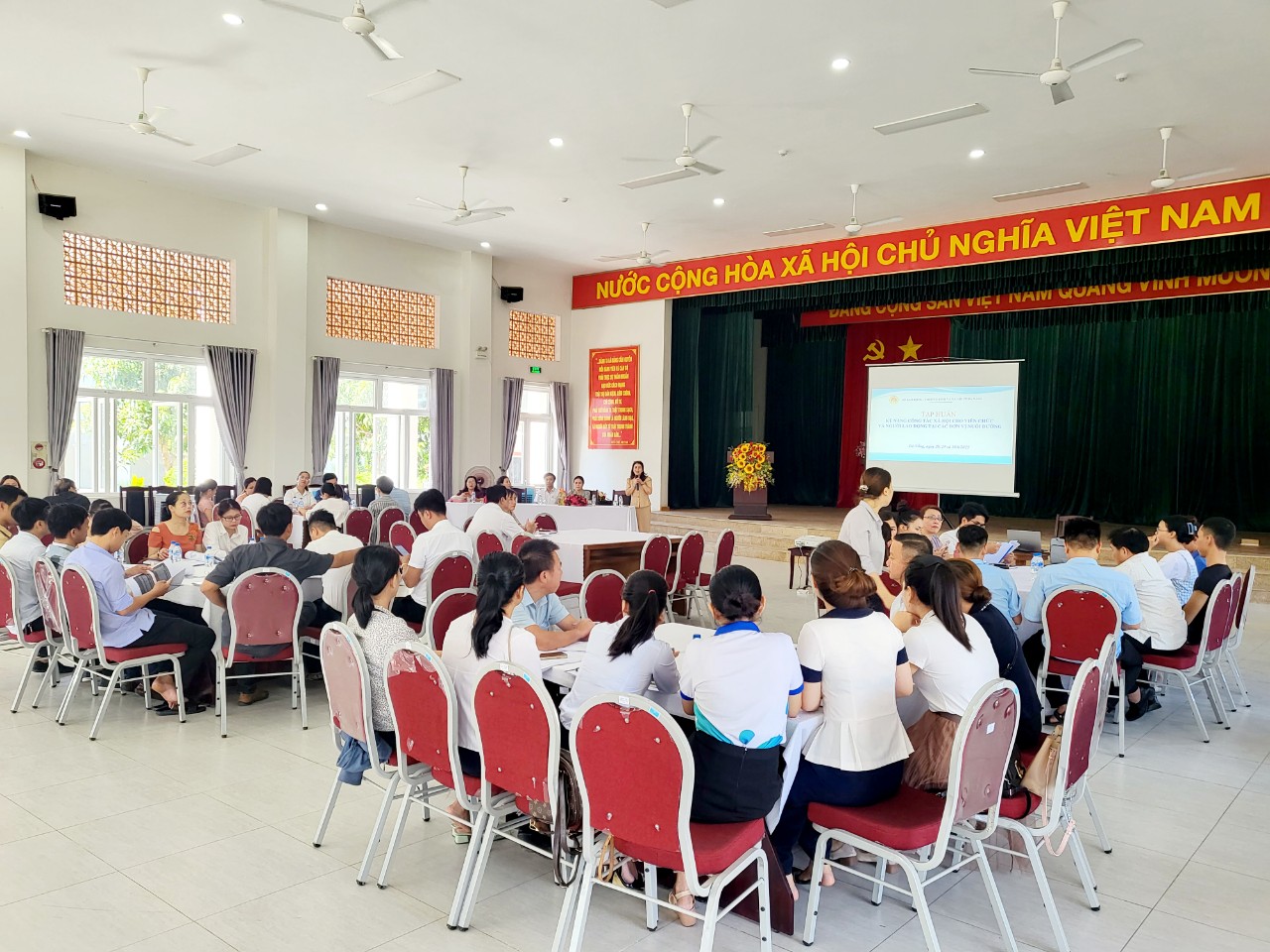Tập huấn kỹ năng làm việc với các nhóm đối tượng cho viên chức, người lao động các đơn vị nuôi dưỡng 