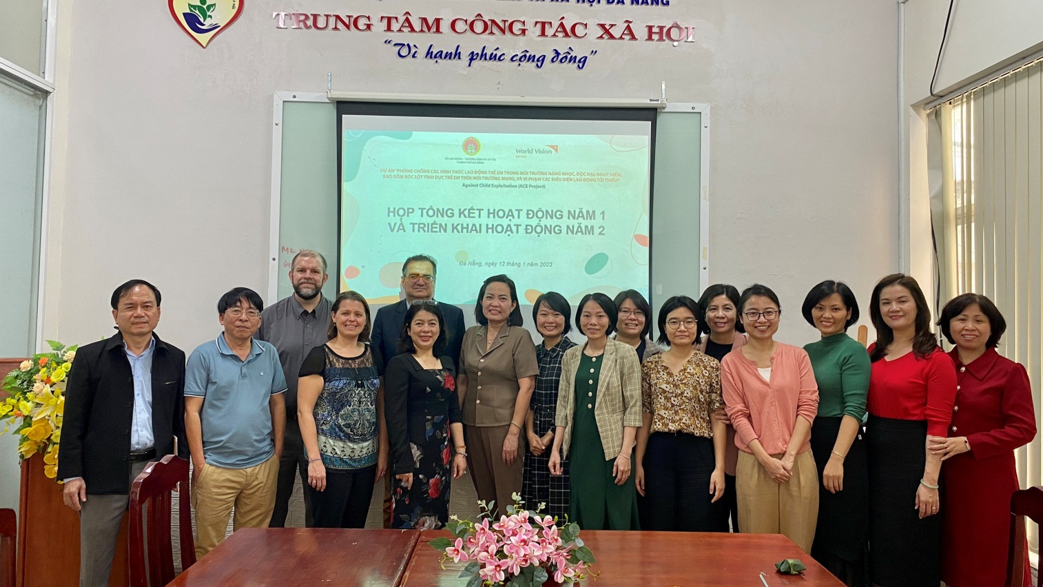 Họp tổng kết quý I năm thứ hai và đón đoàn chuyên gia tổ chức World Vision tại Mỹ thăm dự án ACE tại Đà Nẵng             