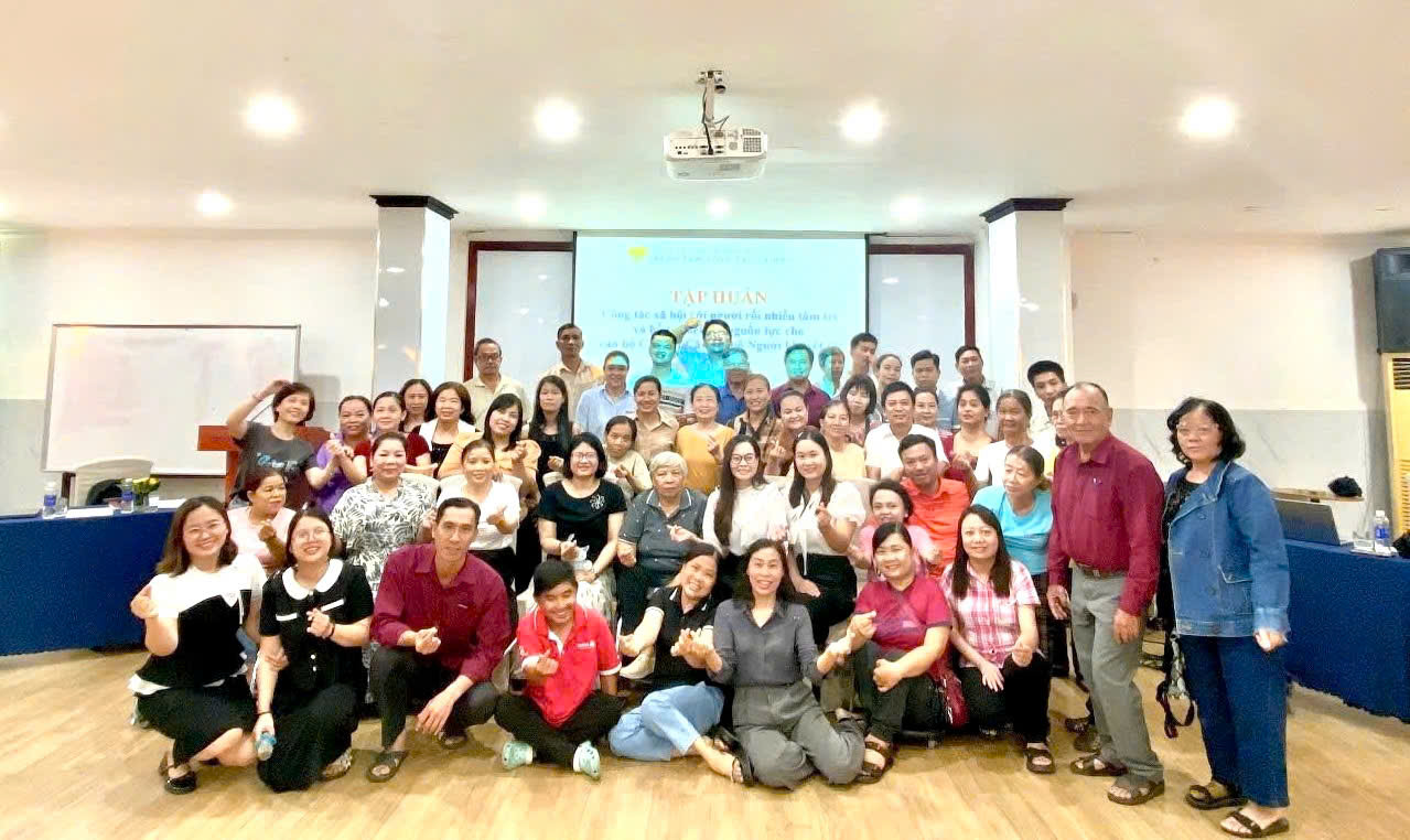 Tổ chức tập huấn “Công tác xã hội với người rối nhiễu tâm trí  và hỗ trợ kết nối nguồn lực” cho cán bộ Chi hội và Câu lạc bộ Người khuyết tật thành phố Đà Nẵng