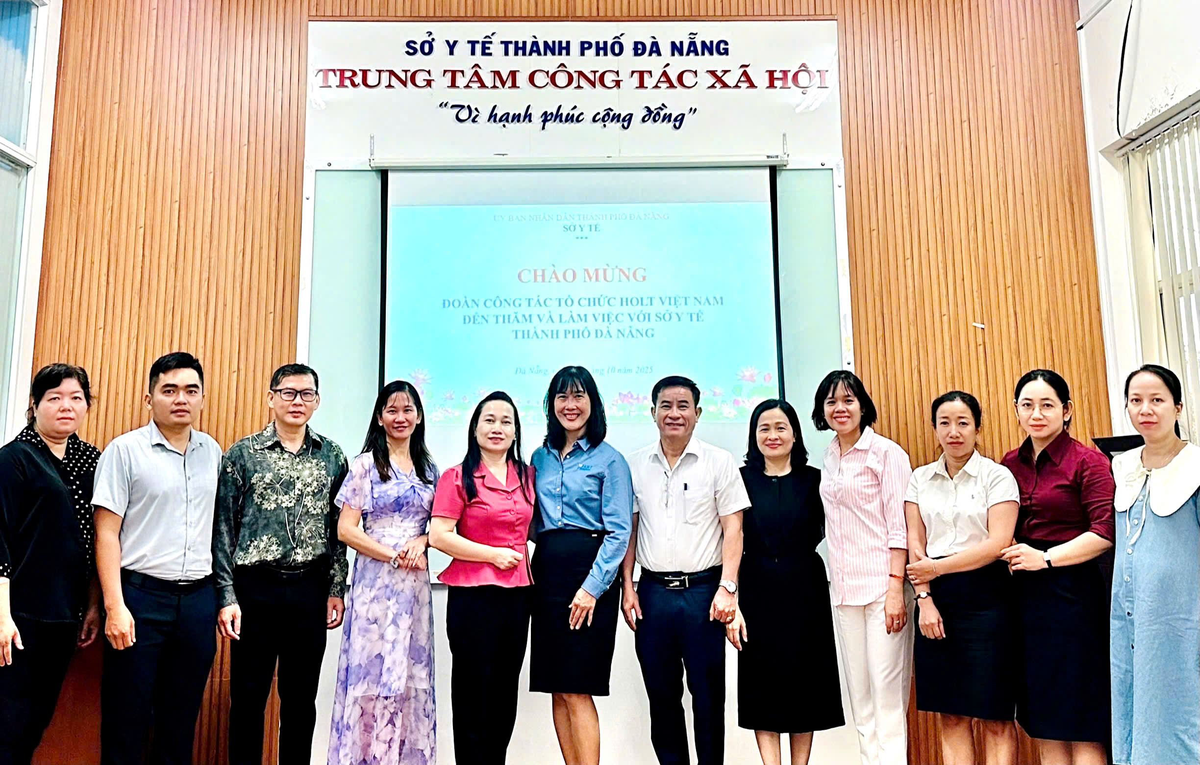 Đoàn công tác tổ chức Holt Việt Nam đến thăm và làm việc với Sở Y tế tại Trung tâm Công tác xã hội thành phố Đà Nẵng